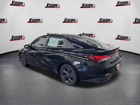 Used 2022 Hyundai Elantra SEL w/ Preferred Accessory Package image 7