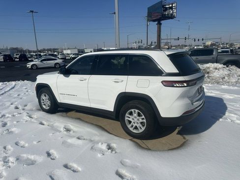 Used 2024 Jeep Grand Cherokee Laredo image 7