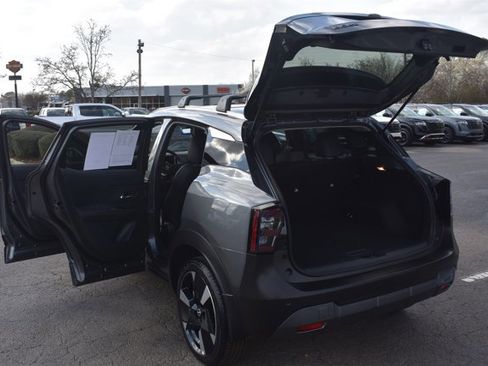 Used 2025 Nissan Kicks SR image 16