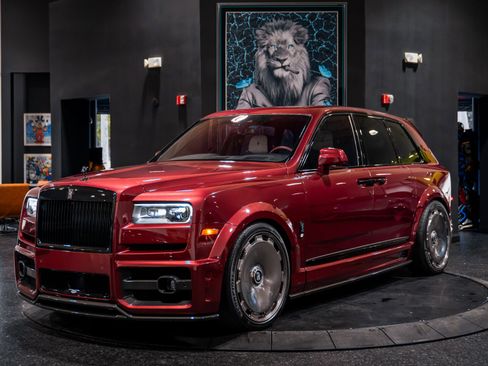 Used 2022 Rolls-Royce Cullinan Black Badge w/ Dark Exterior Package image 5