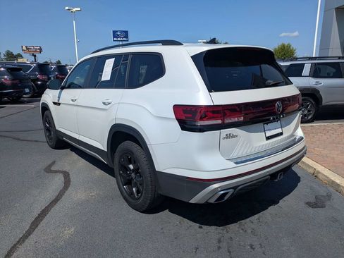 Used 2024 Volkswagen Atlas Peak Edition SEL AWD/4WD image 7