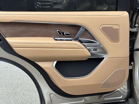 New 2026 Land Rover Range Rover Long Wheelbase SE AWD/4WD image 11
