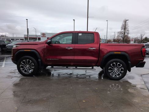 Used 2024 GMC Canyon Denali image 9