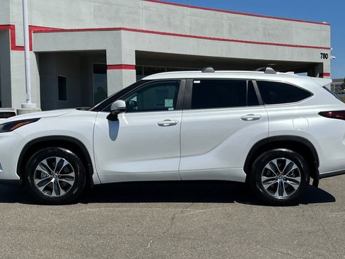 Used 2026 Toyota Highlander XLE AWD/4WD image 9