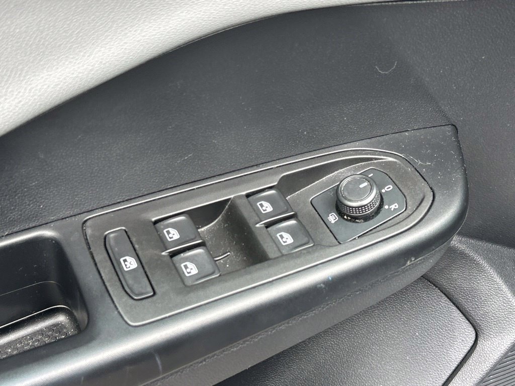 Used 2022 Volkswagen Taos SE FWD image 19