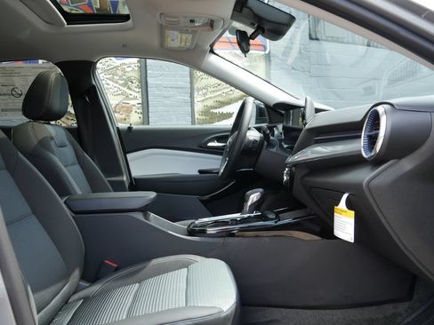 New 2026 Chevrolet Trax LT w/ Sunroof Package FWD image 9