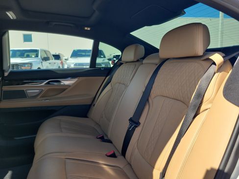 Used 2021 BMW 750i xDrive w/ Luxury Rear Seating Package AWD/4WD image 14