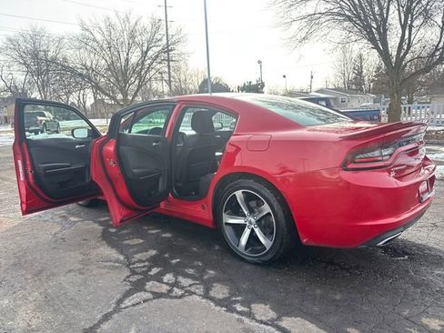 Used 2017 Dodge Charger SE image 29