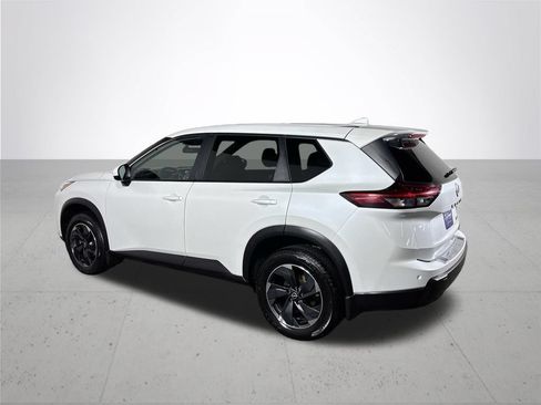 Used 2024 Nissan Rogue SV AWD/4WD image 8