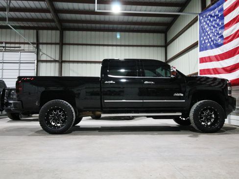 Used 2019 Chevrolet Silverado 2500 High Country w/ Duramax Plus Package AWD/4WD image 13