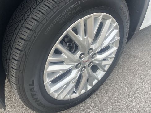 Used 2024 GMC Acadia Elevation w/ Luxury Package image 2