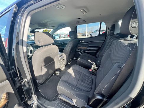 Used 2019 GMC Acadia SLE w/ Driver Alert Package I image 32