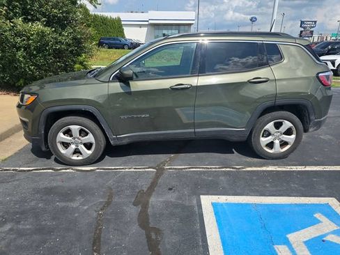 Used 2018 Jeep Compass Latitude AWD/4WD image 2