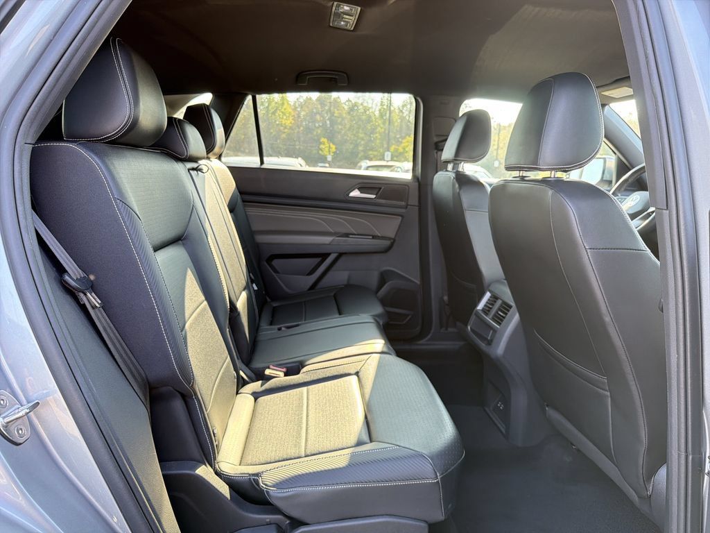 Used 2023 Volkswagen Atlas Cross Sport SE FWD image 16