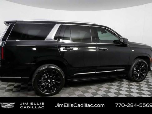 Used 2025 Cadillac Escalade Luxury image 2