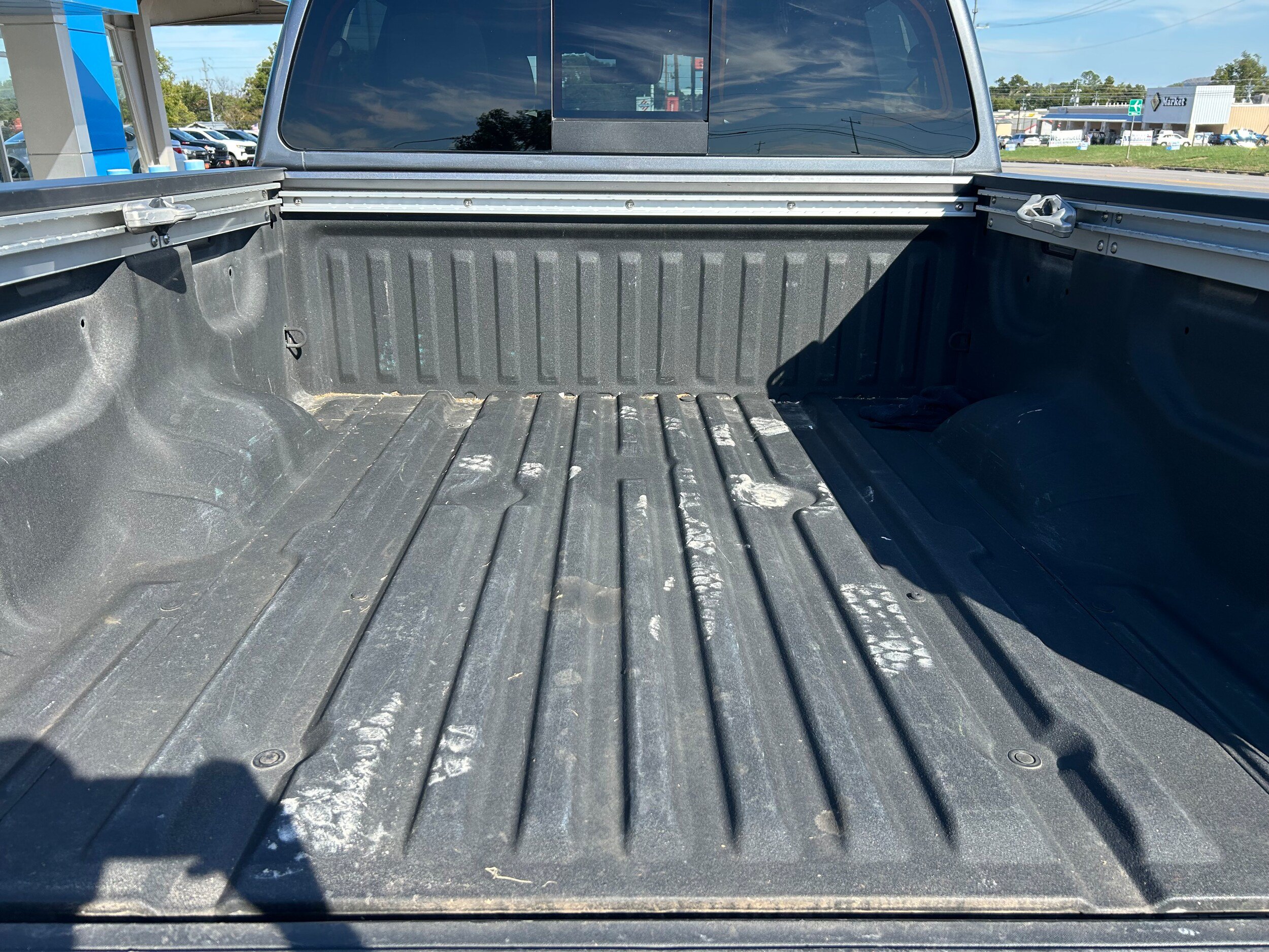 Used 2023 Nissan Titan SV w/ SV Convenience Package AWD/4WD image 9