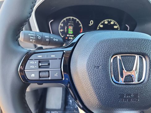 New 2025 Honda Pilot Touring image 12