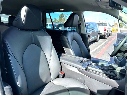 Certified 2025 Toyota Grand Highlander AWD image 17