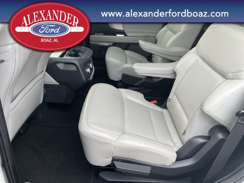 Used 2025 Ford Expedition Active AWD/4WD image 13