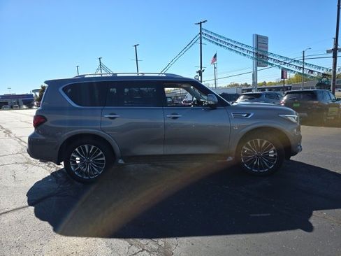 Used 2018 INFINITI QX80 4WD w/ Driver Assistance Package image 10