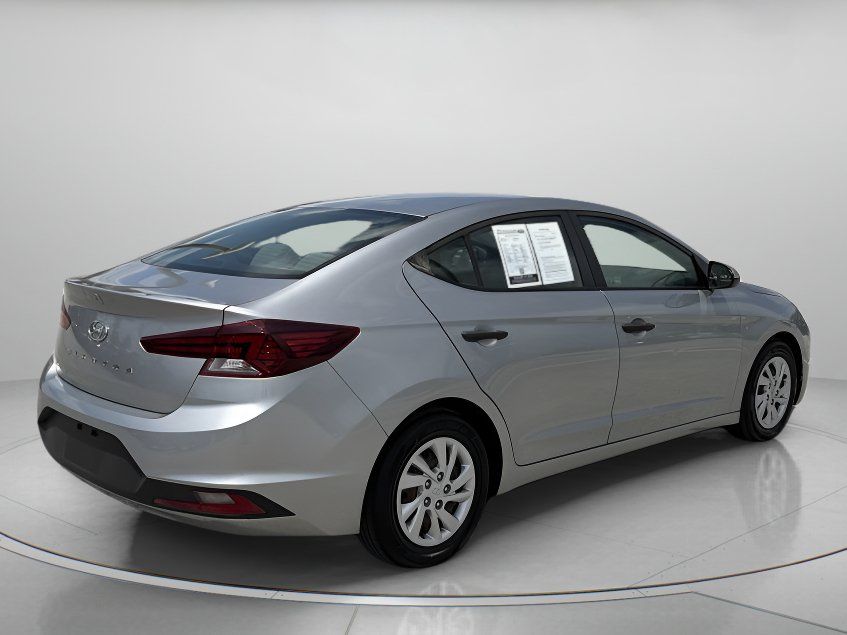 Used 2020 Hyundai Elantra SE FWD image 3