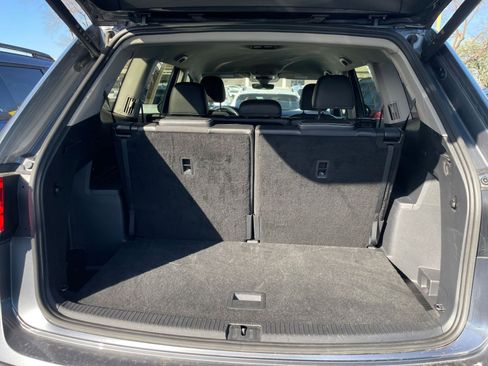 Used 2025 Volkswagen Atlas SE image 34