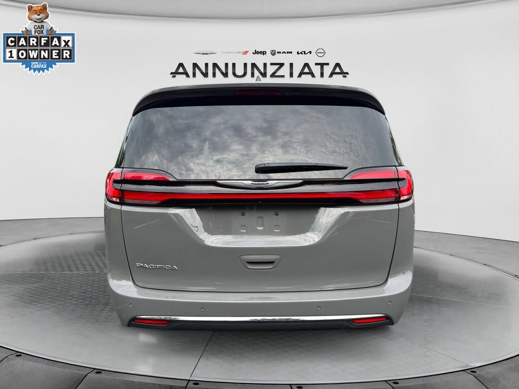 Used 2025 Chrysler Pacifica Select FWD image 4