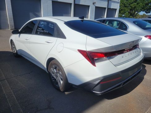 Used 2024 Hyundai Elantra SEL FWD image 4
