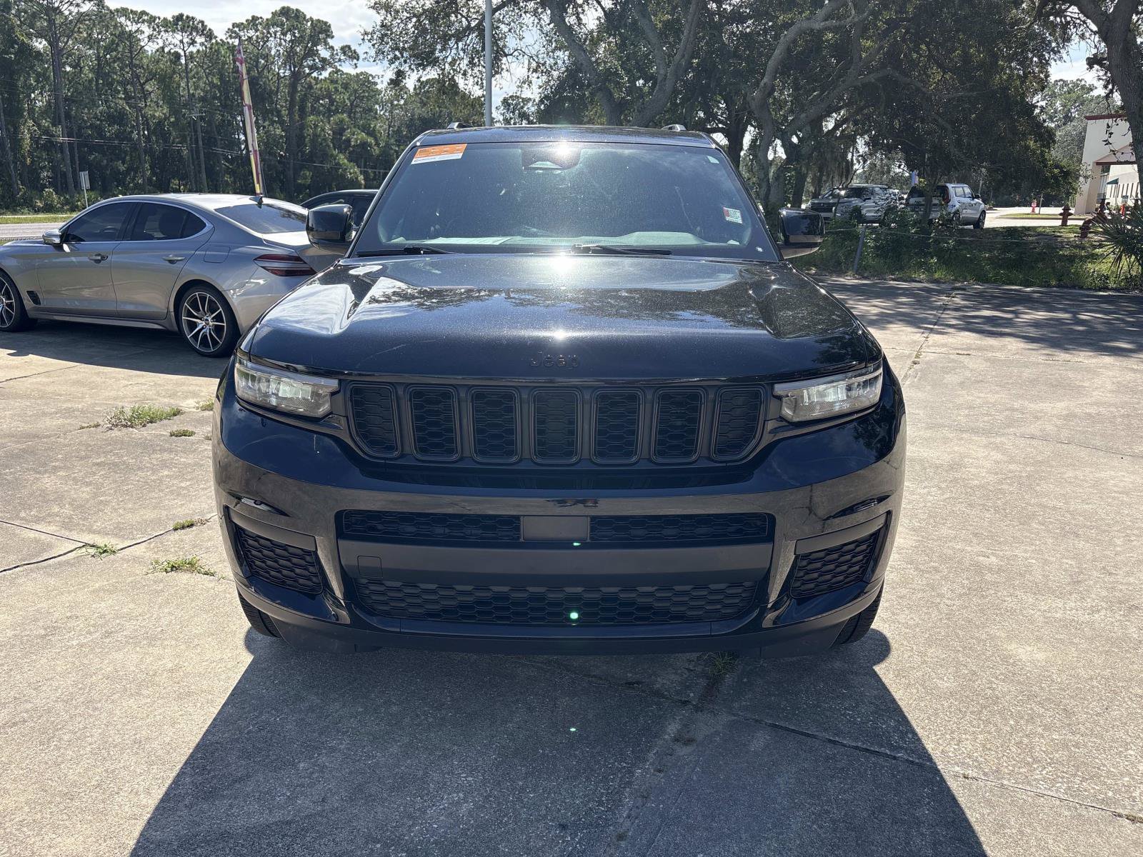 Certified 2024 Jeep Grand Cherokee L Laredo RWD image 8