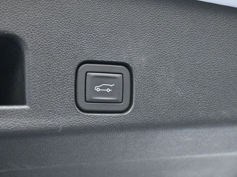 Used 2024 Chevrolet Traverse RS image 11