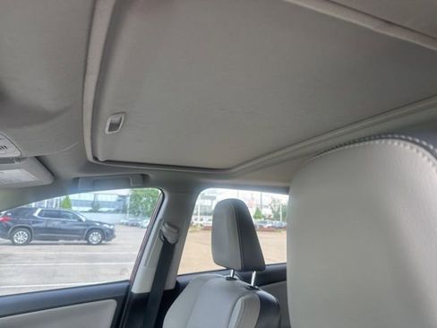 Used 2014 Toyota RAV4 Limited w/ Technology Package FWD image 2