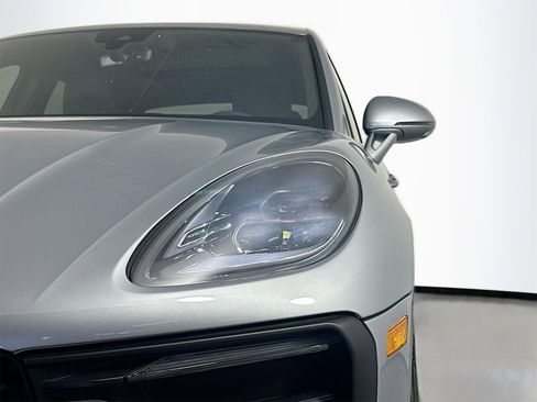 Certified 2025 Porsche Macan image 15