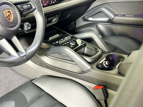 Certified 2024 Porsche Cayenne AWD/4WD image 21