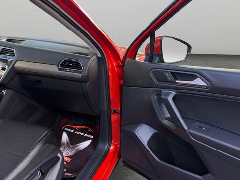 Used 2019 Volkswagen Tiguan SE w/ Panoramic Sunroof Package AWD/4WD image 21