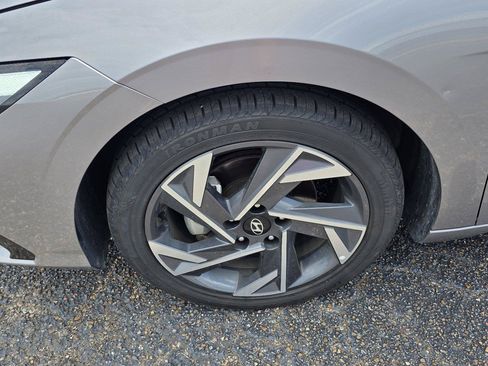 Used 2025 Hyundai Elantra SEL FWD image 34