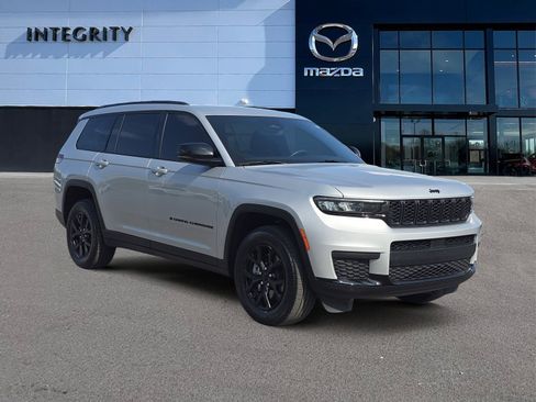 Used 2024 Jeep Grand Cherokee L Laredo image 1