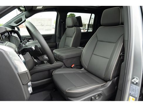 New 2026 GMC Yukon XL Elevation w/ Elevation Premium Package AWD/4WD image 12