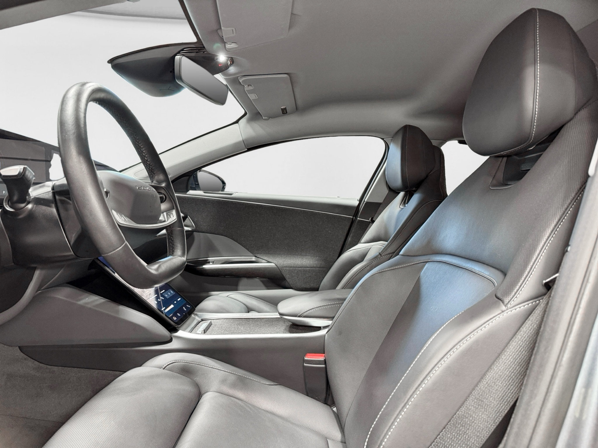 Used 2025 Lucid Air Touring AWD/4WD image 16