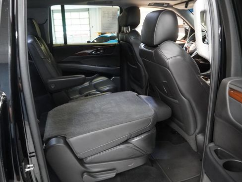 Used 2018 Cadillac Escalade ESV Luxury AWD/4WD image 24