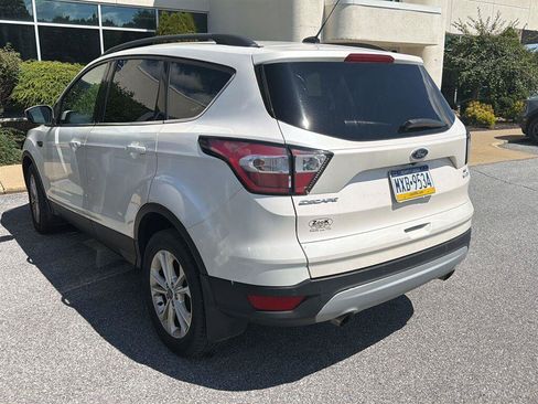Used 2017 Ford Escape SE w/ Equipment Group 201A AWD/4WD image 6