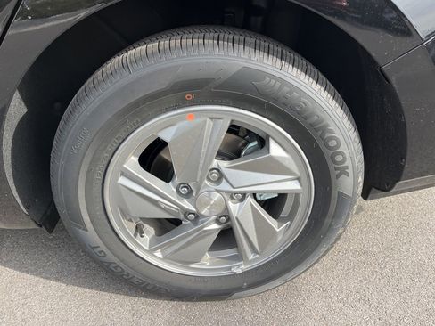 New 2025 Hyundai Elantra SE image 9