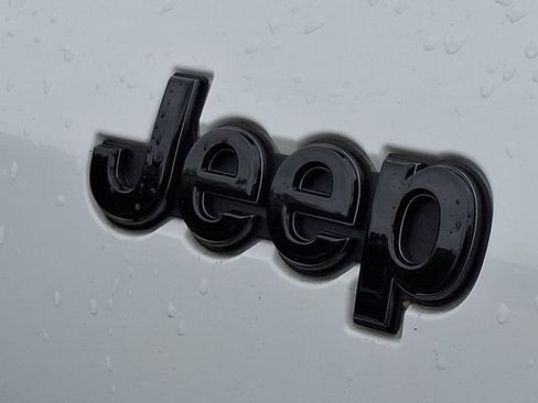 Used 2023 Jeep Grand Cherokee L Laredo AWD/4WD image 31