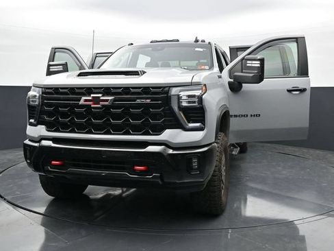 Used 2025 Chevrolet Silverado 2500 ZR2 w/ Technology Package AWD/4WD image 44