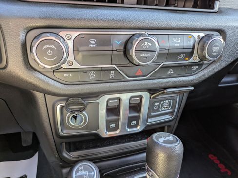 Used 2025 Jeep Wrangler Sport image 16