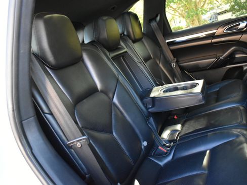 Used 2018 Porsche Cayenne Platinum Edition image 31