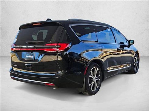 New 2026 Chrysler Pacifica Pinnacle image 2