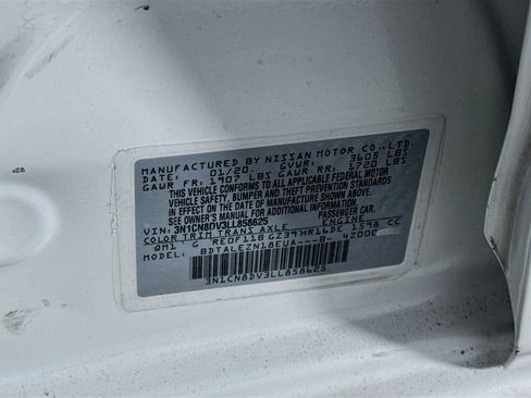 Used 2020 Nissan Versa S image 40