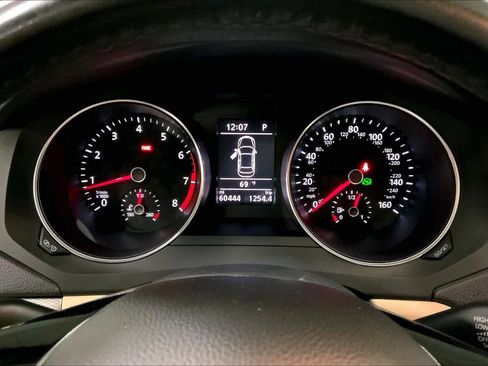 Used 2017 Volkswagen Jetta SE image 25