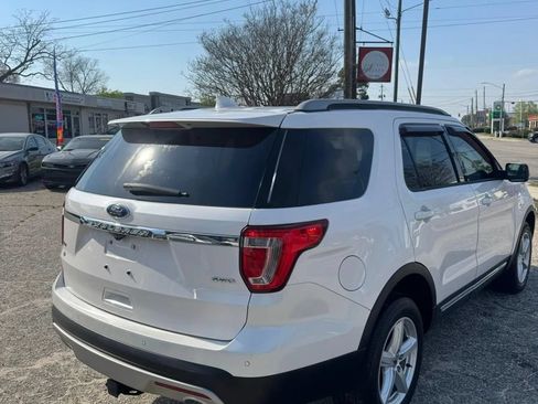 Used 2017 Ford Explorer XLT w/ Equipment Group 202A AWD/4WD image 7