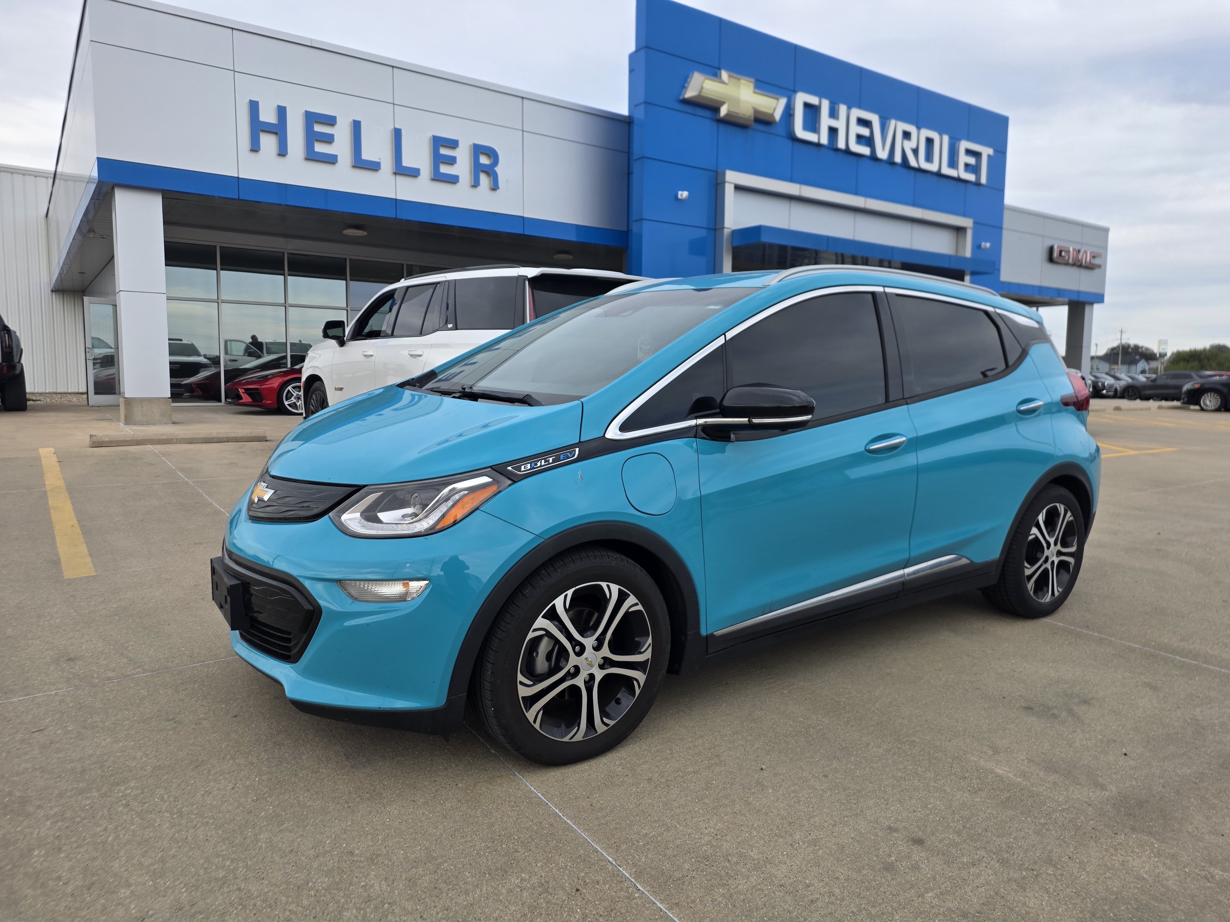 Used 2020 Chevrolet Bolt Premier w/ Infotainment Package FWD image 3